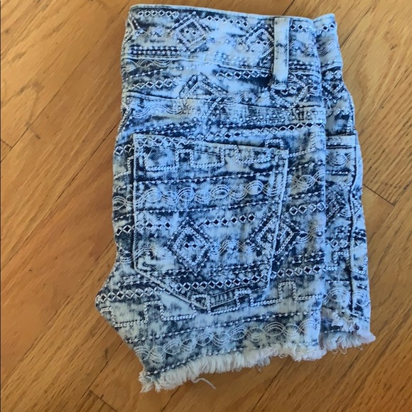 Shorts - Picture 3 of 4